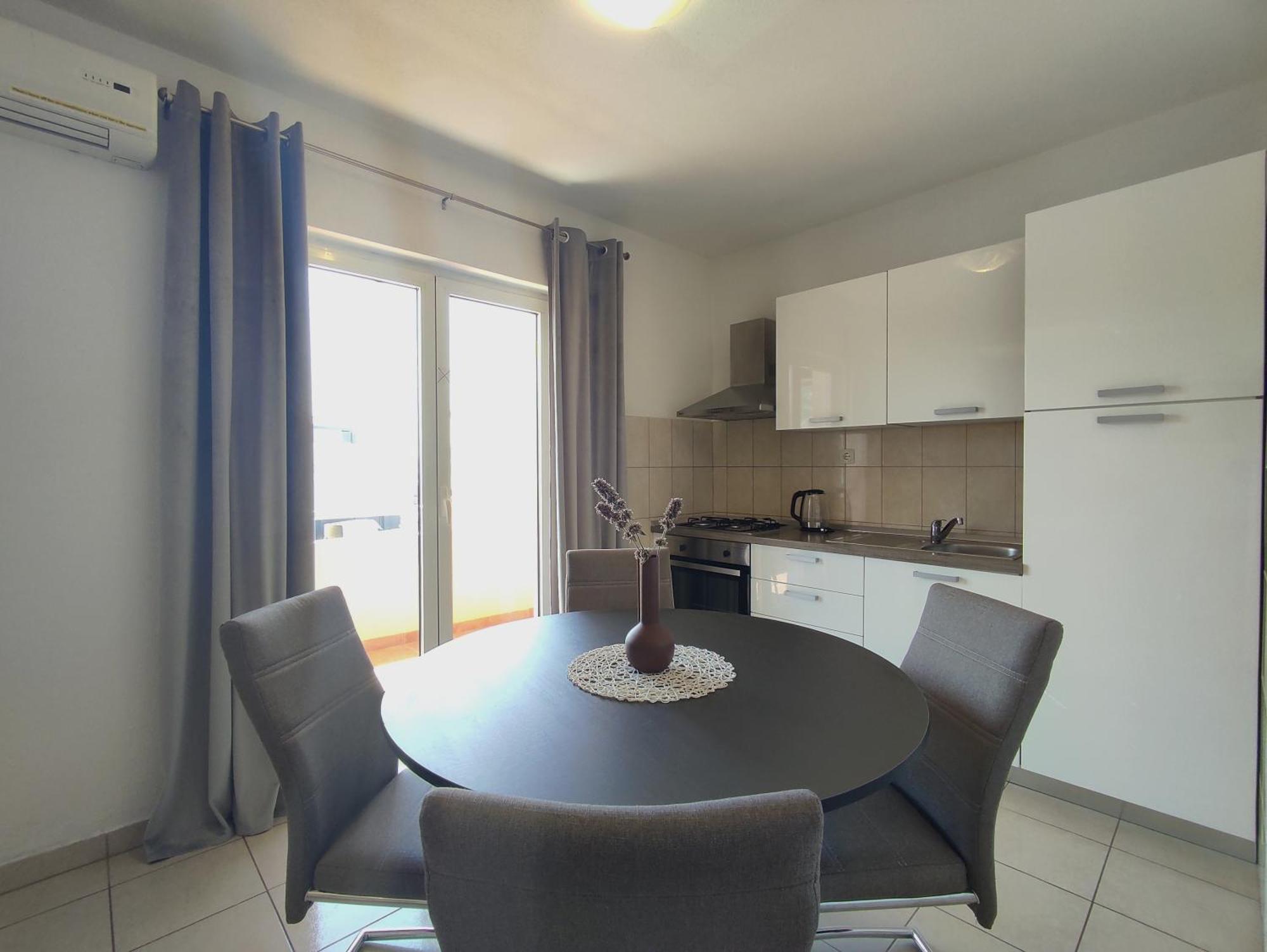 Orange House Apartment *