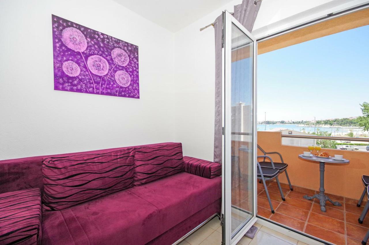 Orange House Apartment *